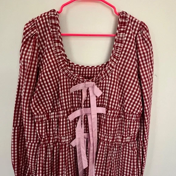 Elegant Red Gingham Dress with Bow Detail - Picture 3 of 4